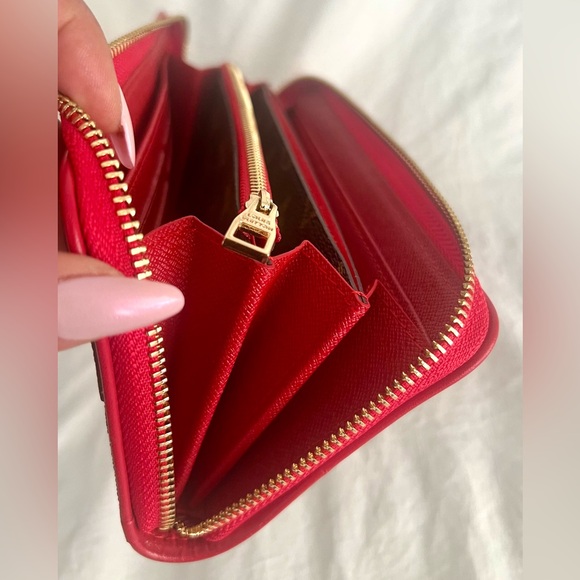 👑✅PRICE FIRM✅ Red and Brown Fashion Large Retiro Zip Around Wallet - Picture 9 of 16